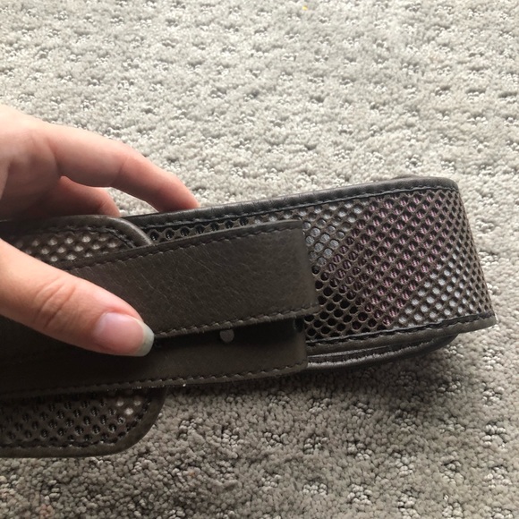 An authentic Burberry belt, statement pice flatters any style you add it to - Picture 7 of 10